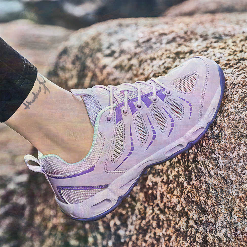 Sumer Round Tip Silver Sneaker - Tech Accessories Gifts 评论和价格